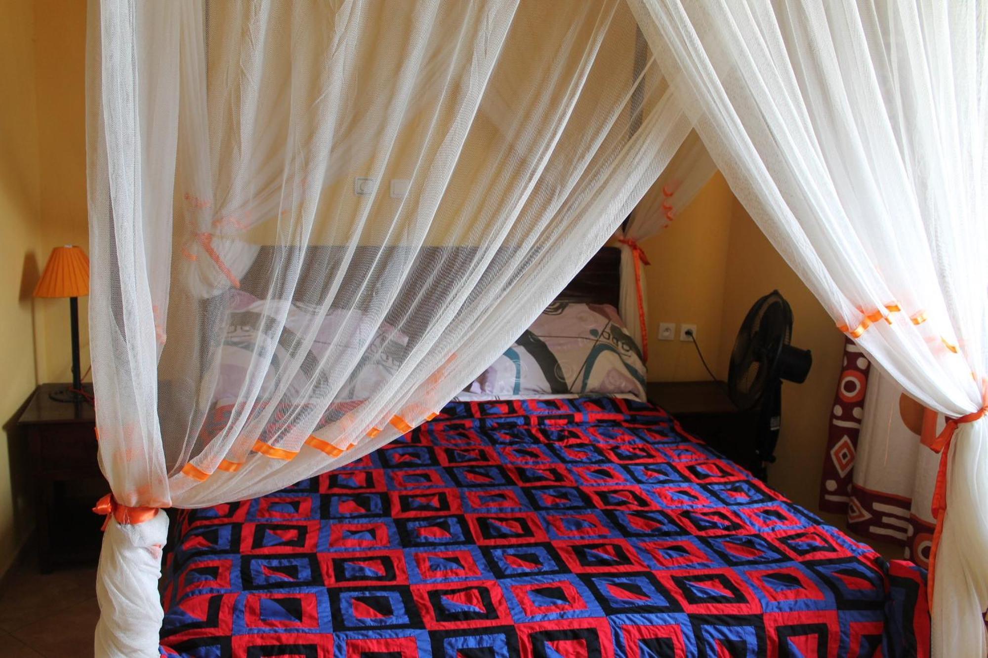 Aparthotel Jardin Tropical ブジュンブラ エクステリア 写真