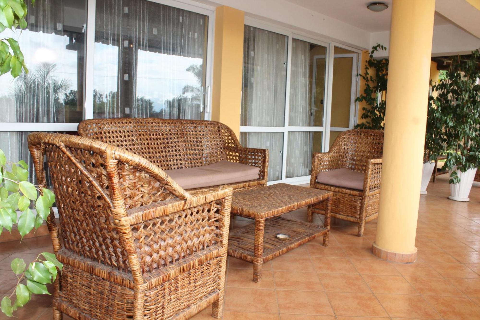 Aparthotel Jardin Tropical ブジュンブラ エクステリア 写真