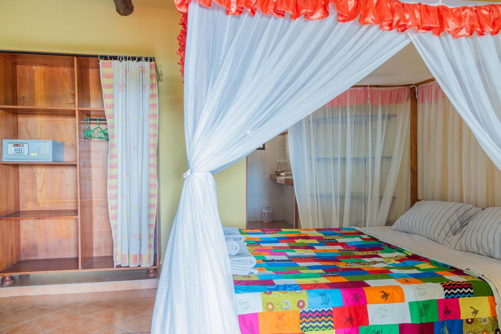 Aparthotel Jardin Tropical ブジュンブラ エクステリア 写真