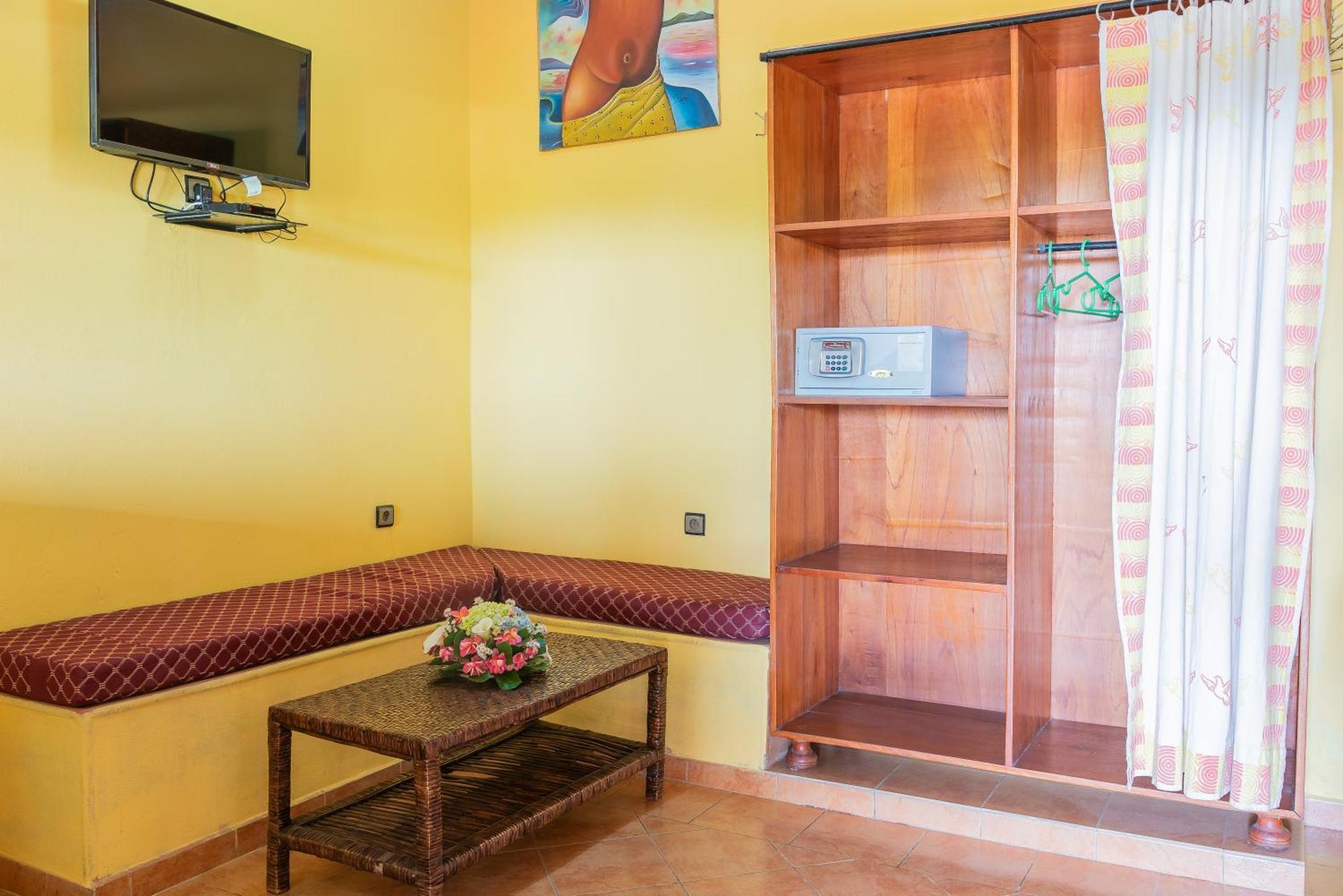 Aparthotel Jardin Tropical ブジュンブラ エクステリア 写真