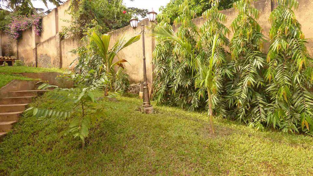 Aparthotel Jardin Tropical ブジュンブラ エクステリア 写真