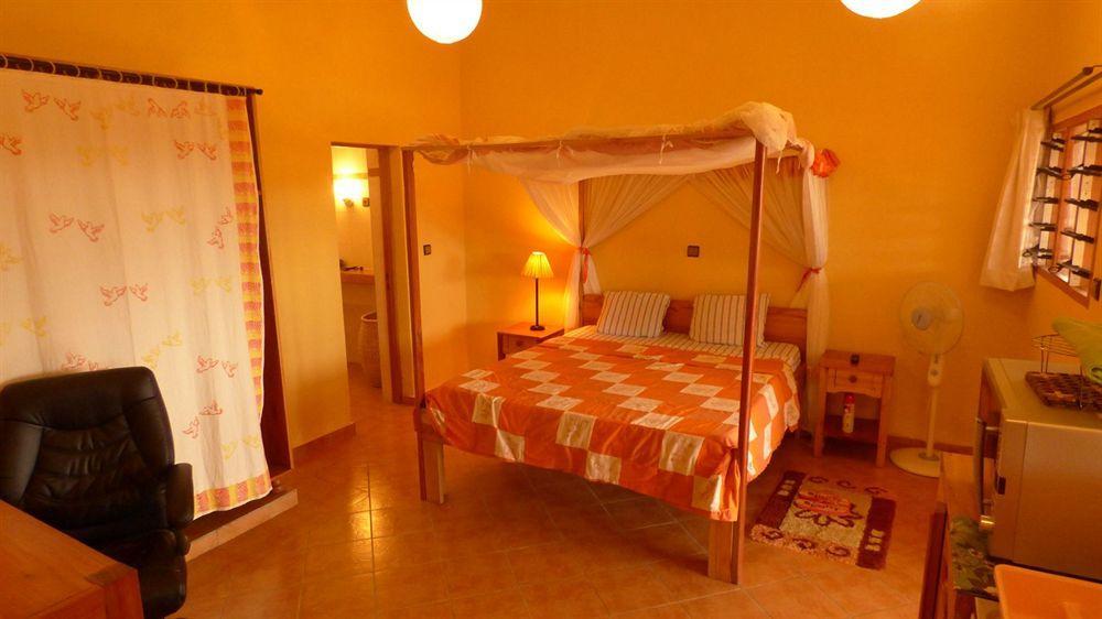 Aparthotel Jardin Tropical ブジュンブラ エクステリア 写真